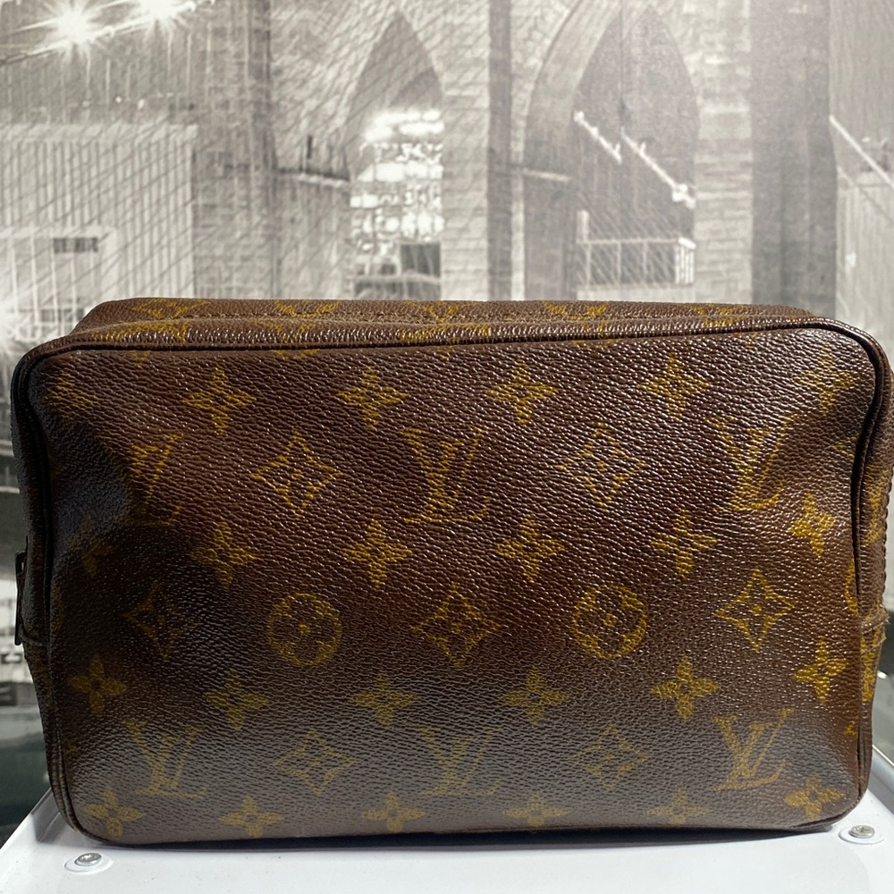Authentic Louis Vuitton Vintage Monogram Cosmetic Bag - Picture 4 of 15